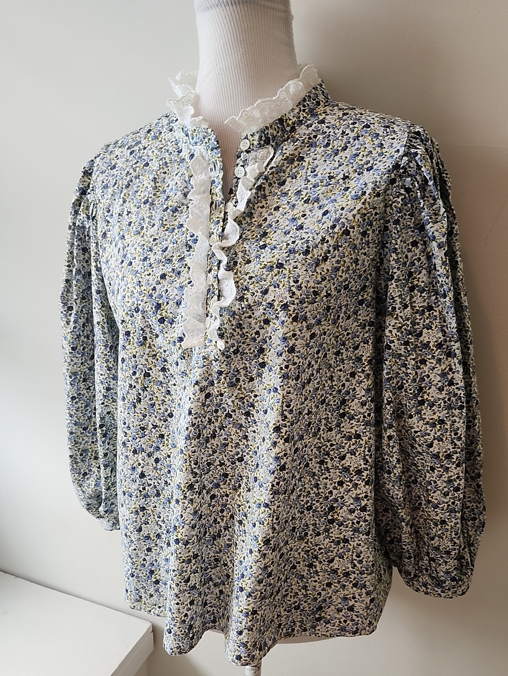 Hyacinth House Tuckernuck Ditsy Ruffle Peasant Top Cotton Medium Puff Sleeve